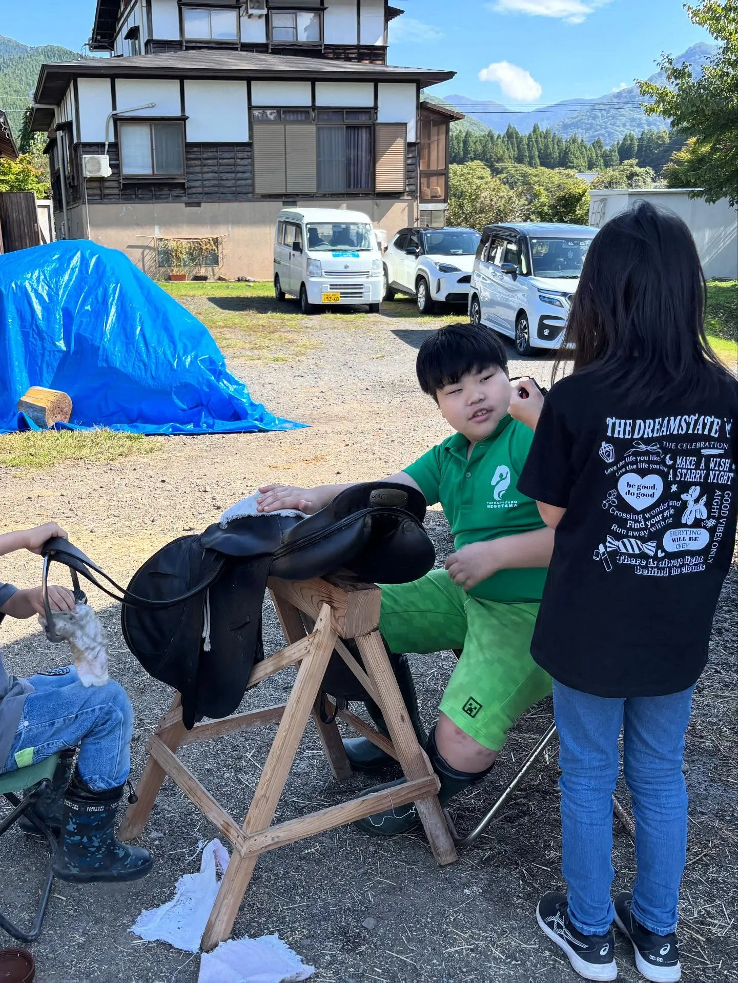 削蹄中もリラックス😌