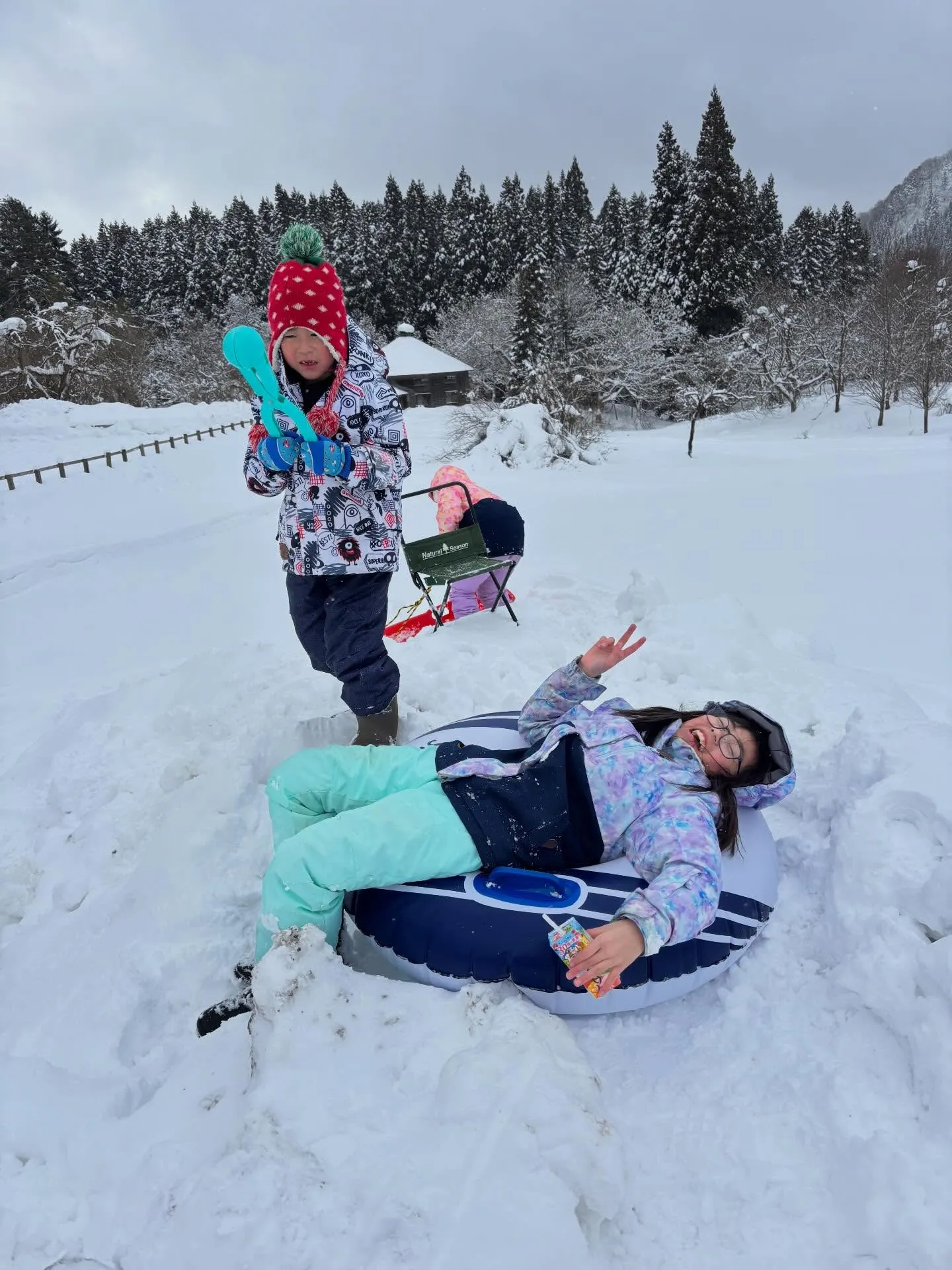 猛吹雪なんか全然平気！外でいっぱい遊んだよー♪雪❄️って楽し...