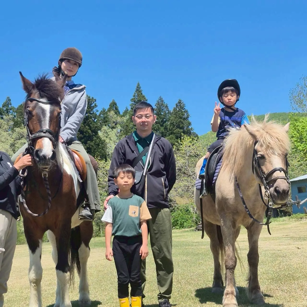 ゴールデンウィークは、お子様連れのご家族や若いカップルも乗馬...