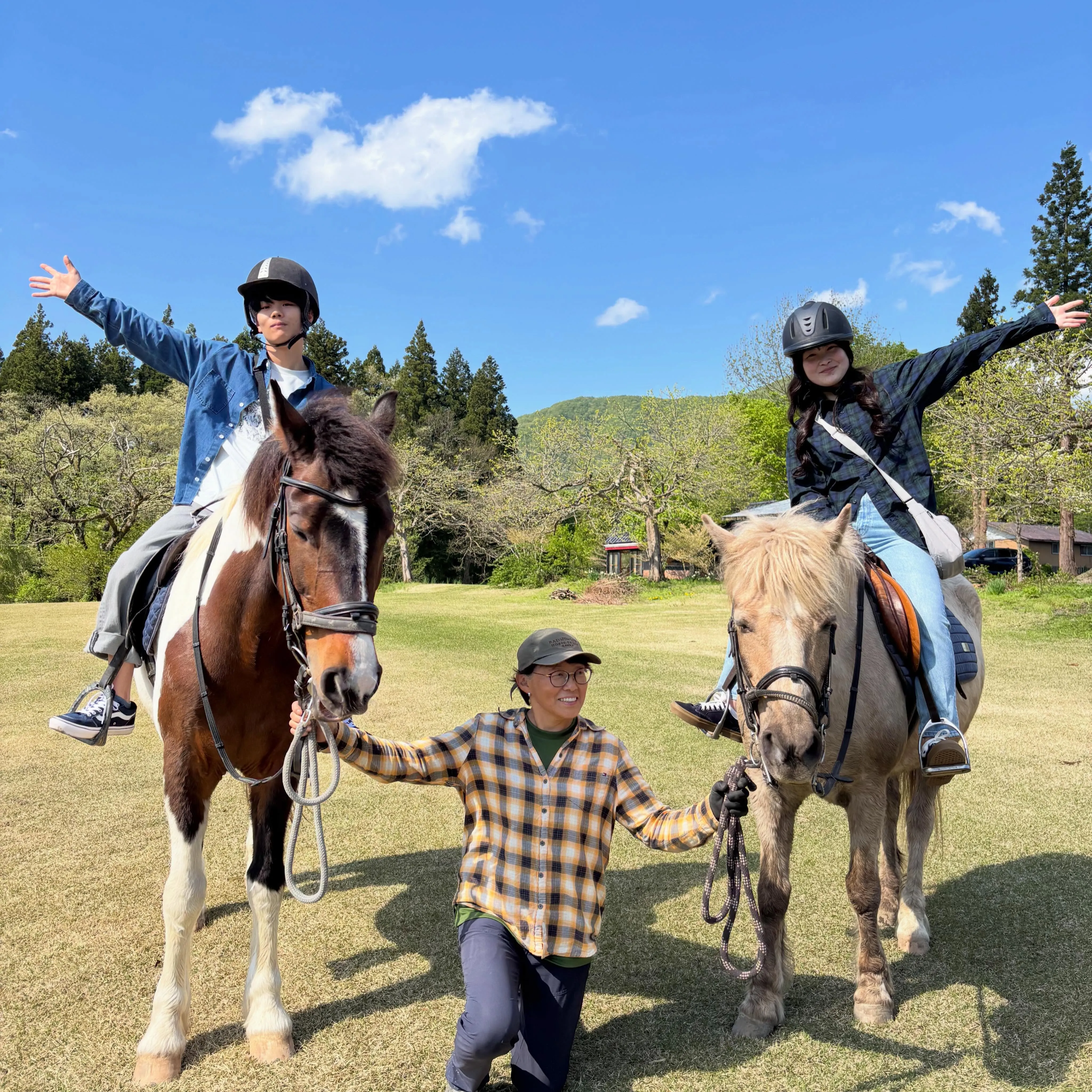 ゴールデンウィークは、お子様連れのご家族や若いカップルも乗馬...