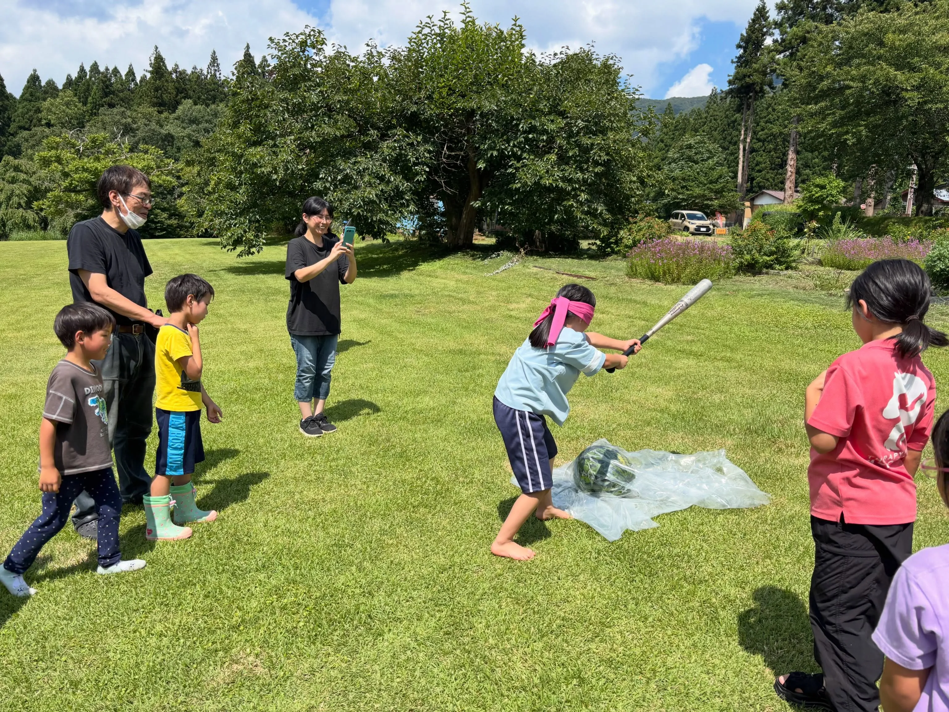 夏休みと言ったら…スイカ割り！流しそうめん！